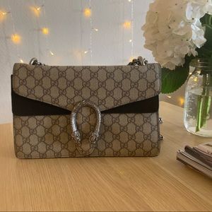 AUTHENTIC GUCCI SMALL SIZE SHOULDER BAG 50% off.